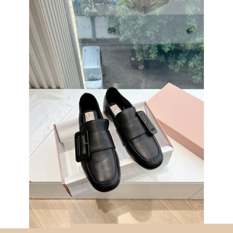 Other flat shoes
